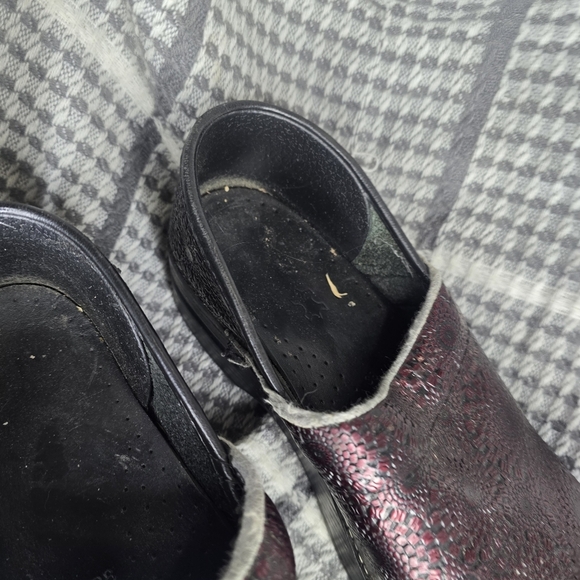 Dansko Wine Burgundy Floral Embossed Clogs Women's EU 38 US 8-8.5 - Picture 4 of 8